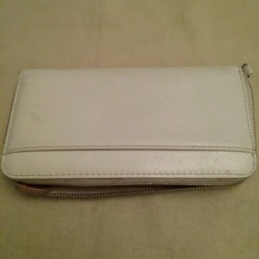 Authentic  Kate Spade Zippy Wallet